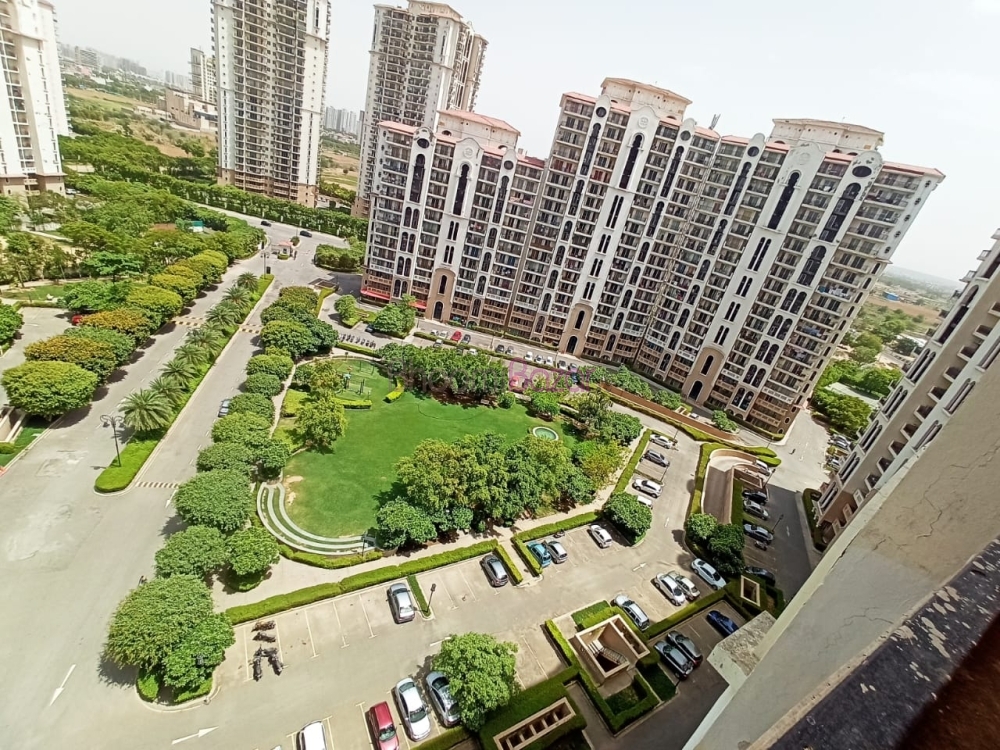 DLF New Town Heights 4 BHK+SR 2727 sq.ft.